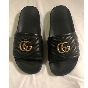 Gucci slides black
